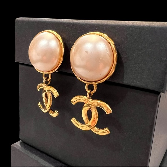 Chanel Vintage Gold Plated And Pearl and Earrings - Picture 2 of 5